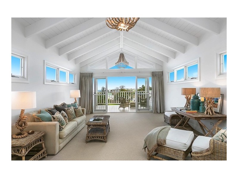 15 Mountain Road, Austinmer NSW 2515