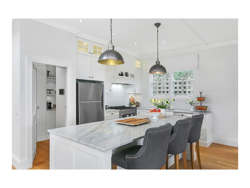 15 Mountain Road, Austinmer NSW 2515