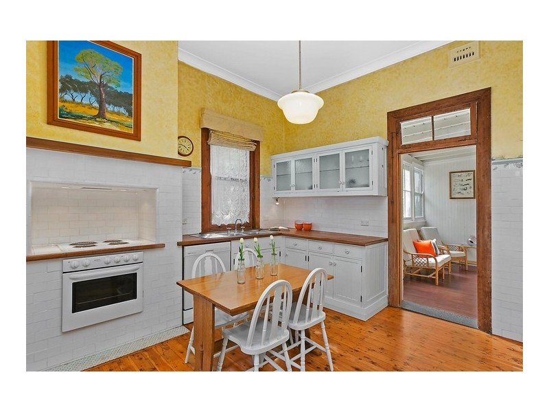4 Gladstone Avenue, Wollongong NSW 2500