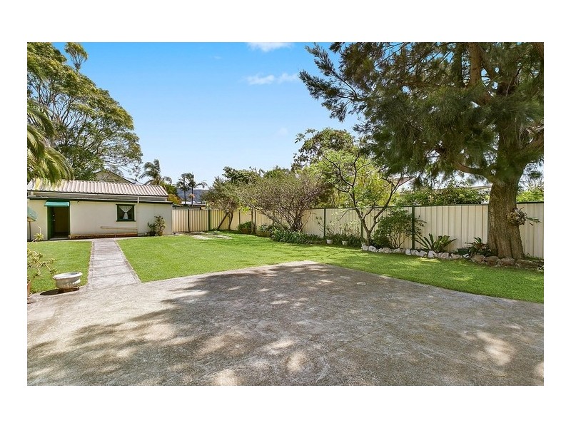 32 Cawley Road, Bellambi NSW 2518