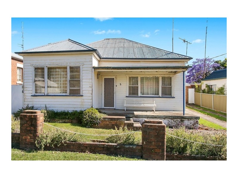 5 Stanhope Street, Woonona NSW 2517