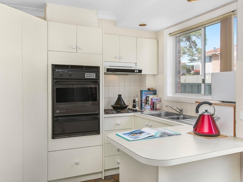 4/10 The Avenue, Corrimal NSW 2518