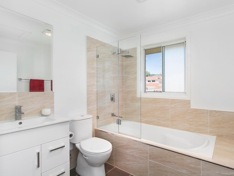 4/10 The Avenue, Corrimal NSW 2518