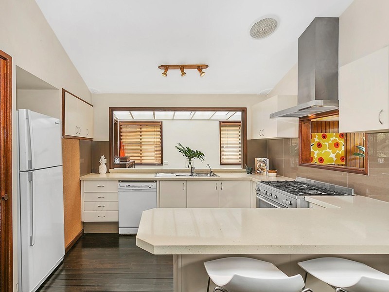 27 Kanangra Drive, Thirroul NSW 2515