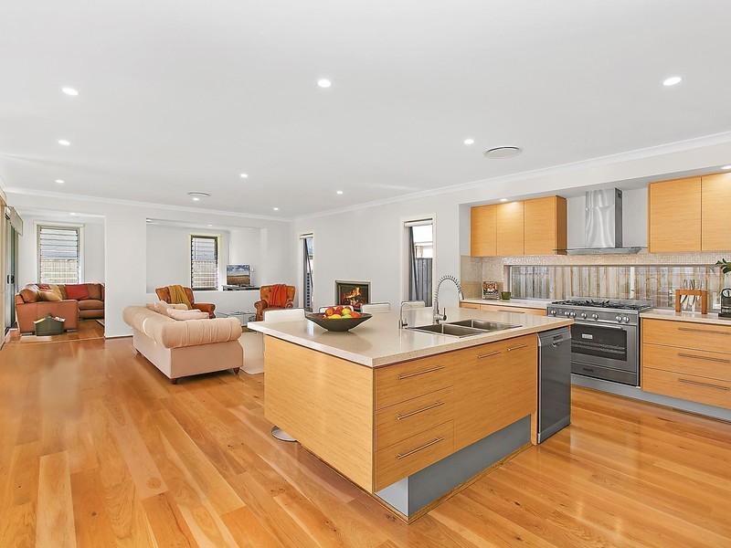 35 Kilncar Crescent, Thirroul NSW 2515