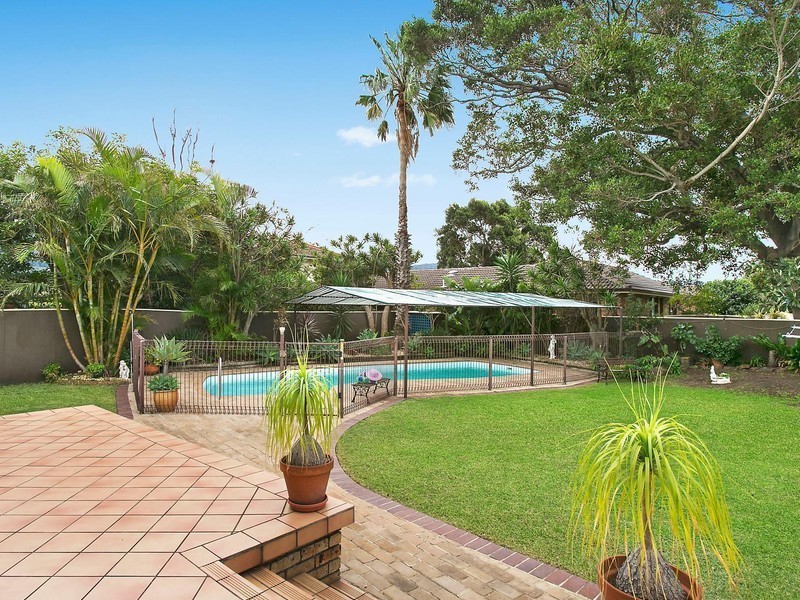 10 The Avenue, Bellambi NSW 2518