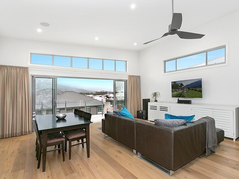 8 Air Avenue, Bulli NSW 2516