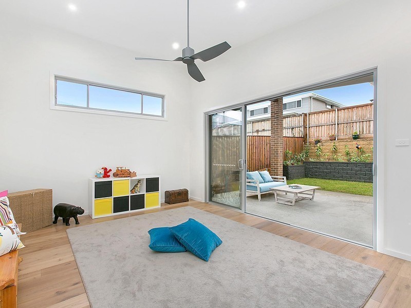 8 Air Avenue, Bulli NSW 2516