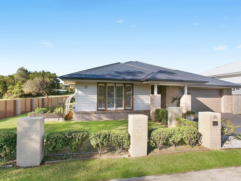25 Clyde Close, Thirroul NSW 2515