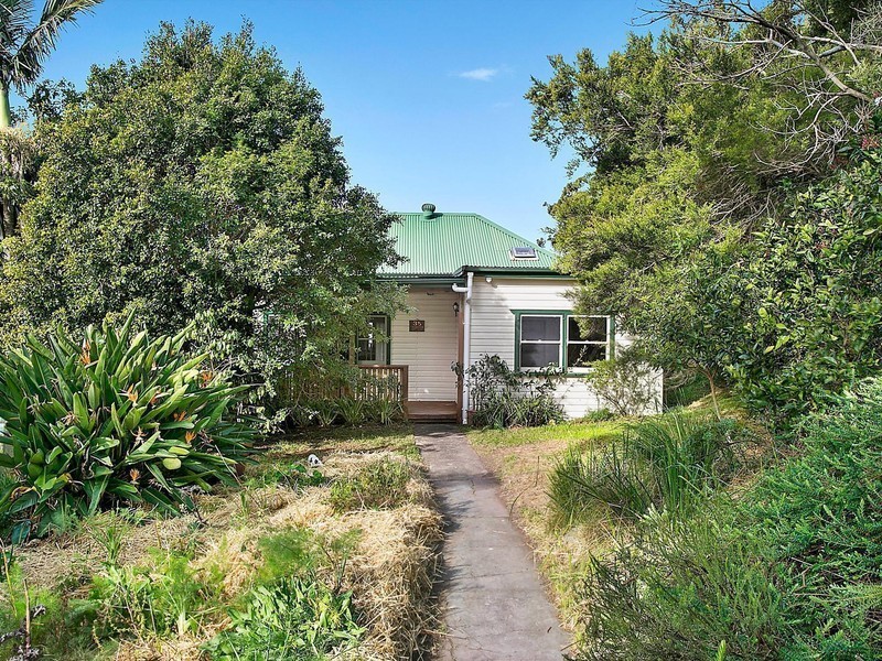 35 Thompson Street, Woonona NSW 2517