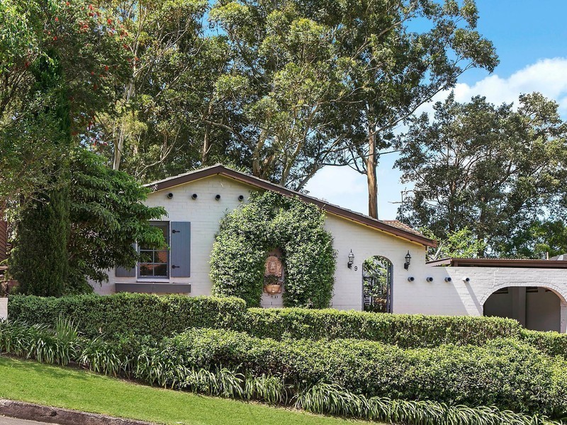 9 Hazel Crescent, Thirroul NSW 2515