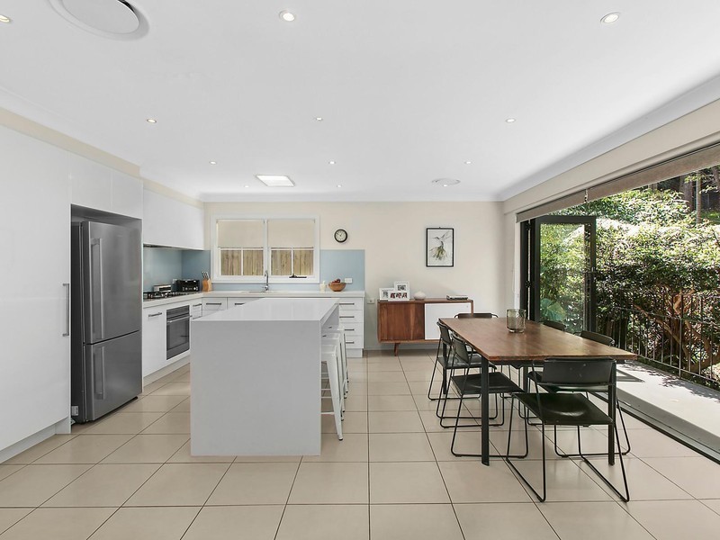 9 Hazel Crescent, Thirroul NSW 2515