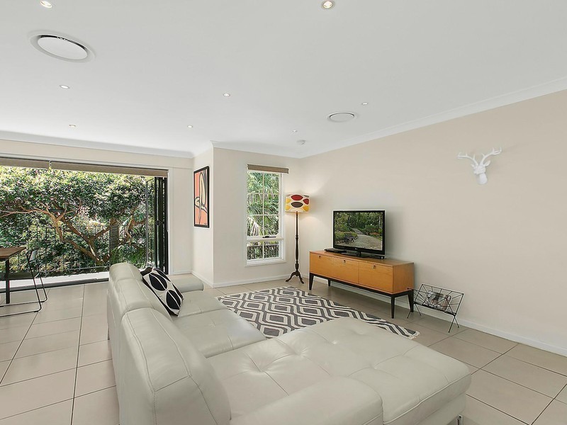 9 Hazel Crescent, Thirroul NSW 2515
