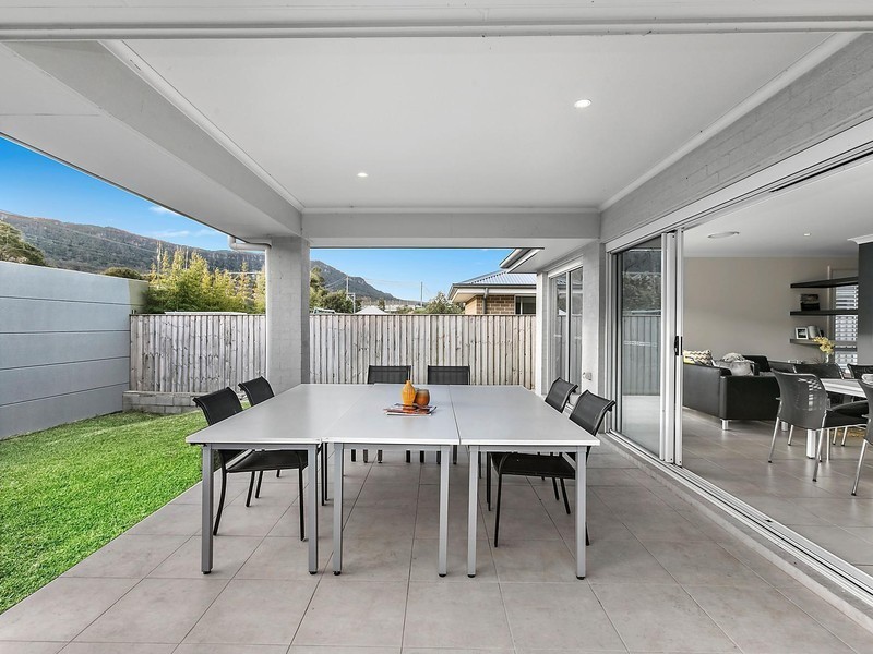 6 Samuel Close, Thirroul NSW 2515