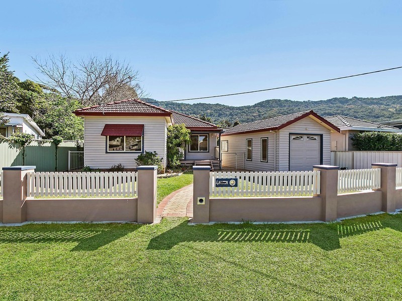 4 Kenneth Grove, Balgownie NSW 2519