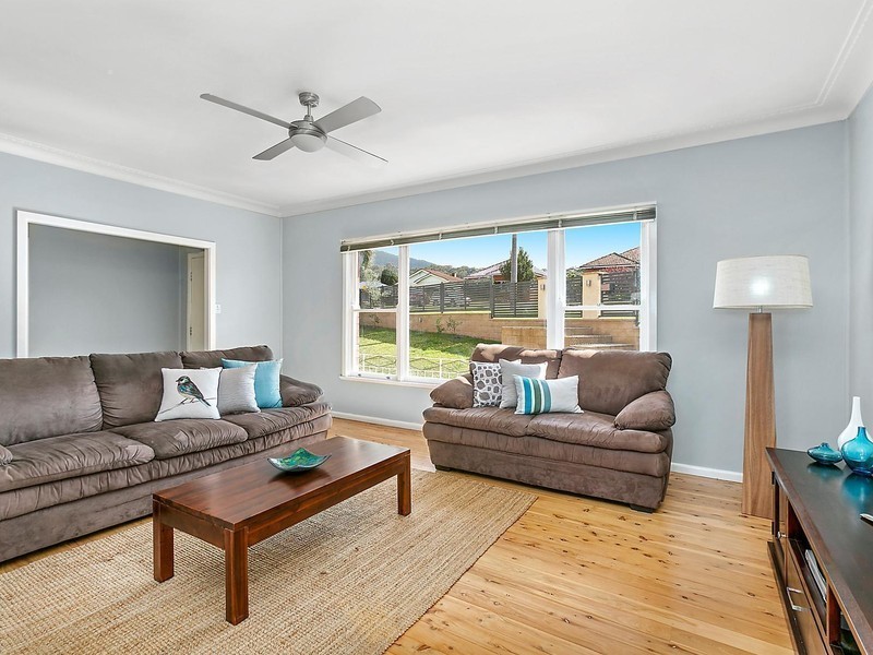 4 Hillcrest Avenue, Woonona NSW 2517