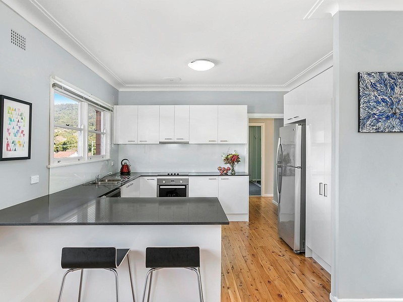 4 Hillcrest Avenue, Woonona NSW 2517