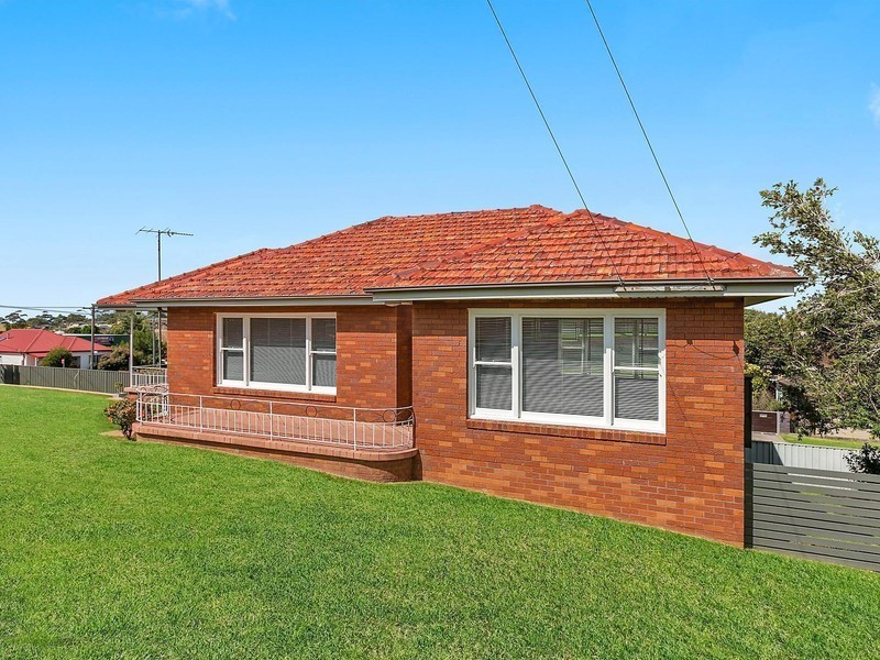 4 Hillcrest Avenue, Woonona NSW 2517