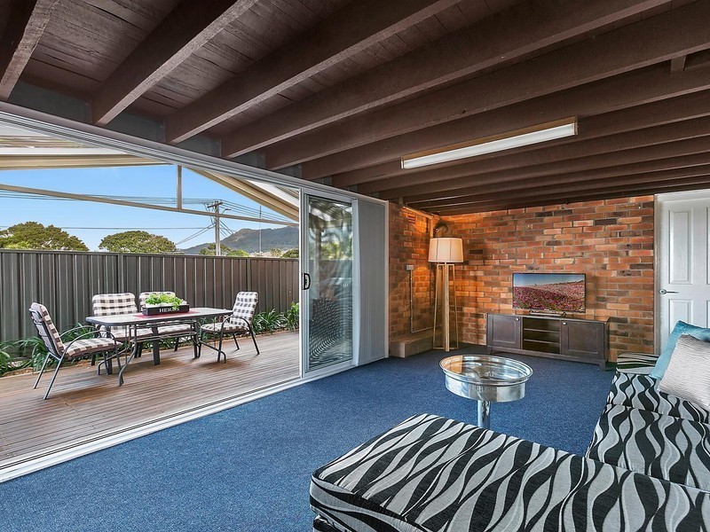 4 Hillcrest Avenue, Woonona NSW 2517