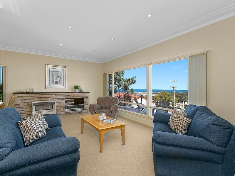39 Robinsville Crescent, Thirroul NSW 2515