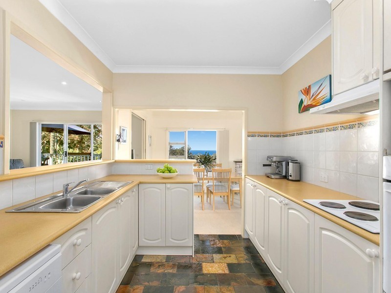 39 Robinsville Crescent, Thirroul NSW 2515