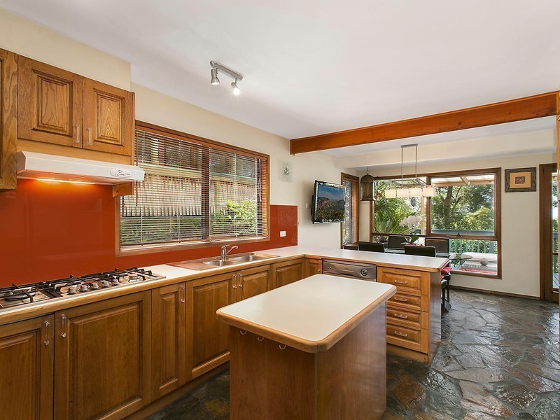 28 Armagh Parade, Thirroul NSW 2515