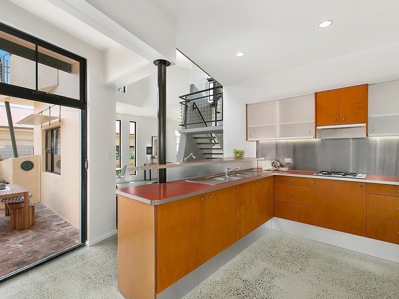 6 Cliff Parade, Thirroul NSW 2515