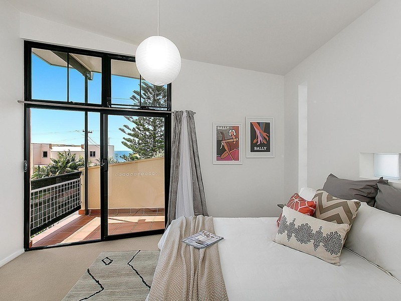 6 Cliff Parade, Thirroul NSW 2515