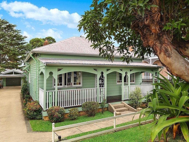 10 Lachlan Street, Thirroul NSW 2515