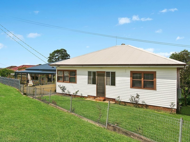 16 Hillcrest Avenue, Woonona NSW 2517