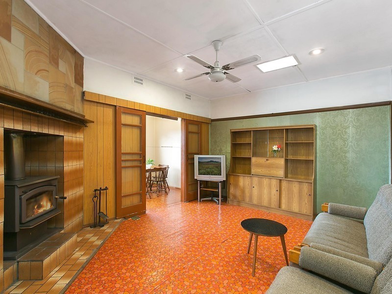 16 Hillcrest Avenue, Woonona NSW 2517