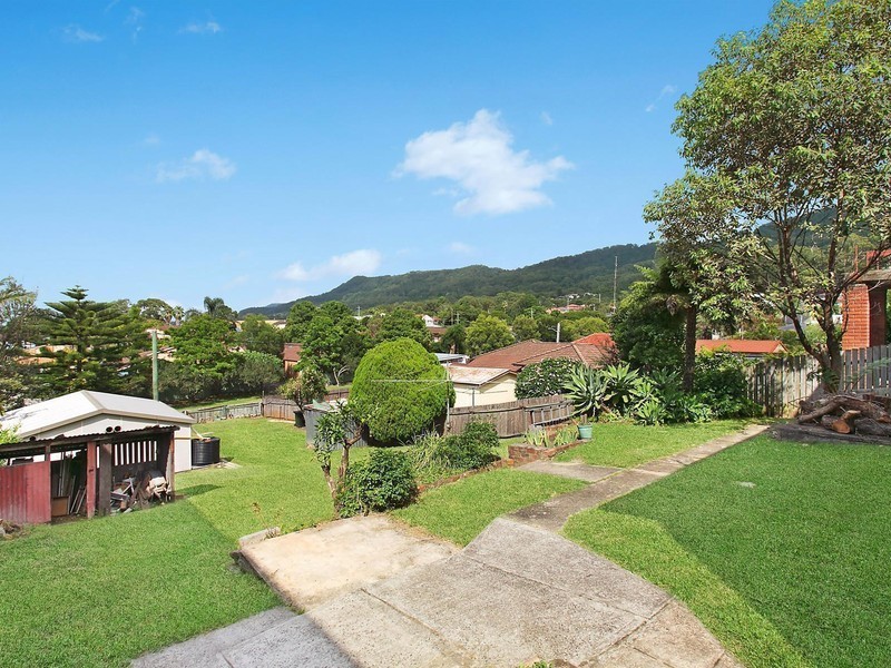 16 Hillcrest Avenue, Woonona NSW 2517