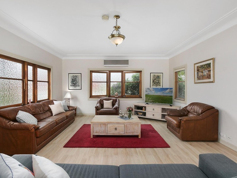 11 Henley Road, Thirroul NSW 2515