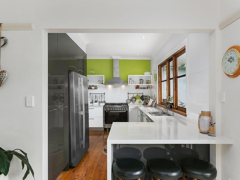 11 Henley Road, Thirroul NSW 2515