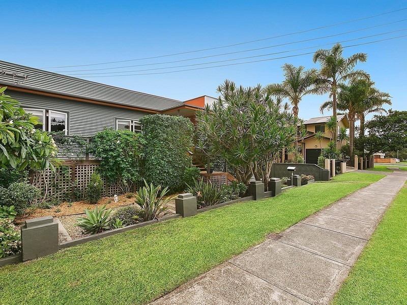 11 Henley Road, Thirroul NSW 2515