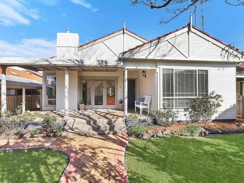 17 Balfour Street, Fairy Meadow NSW 2519