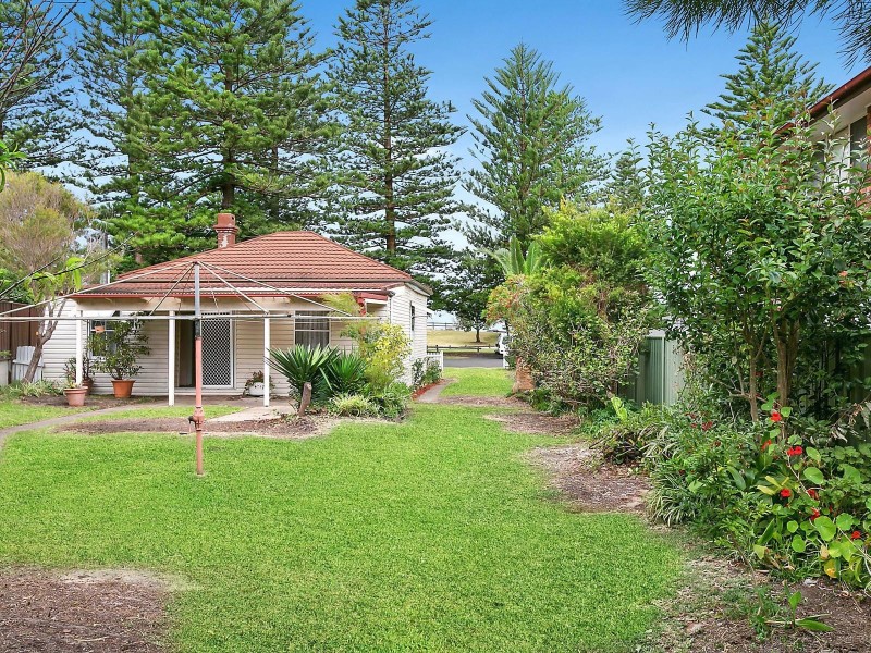 43 The Esplanade, Thirroul NSW 2515