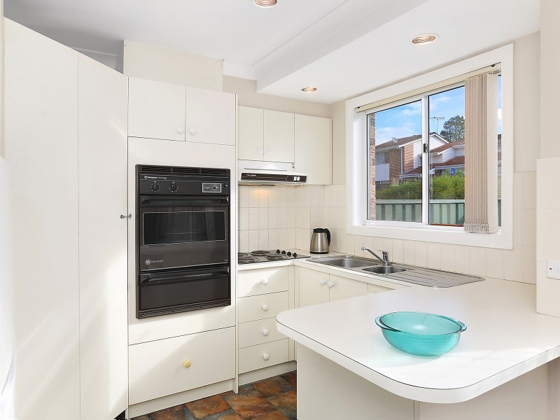 4/10 The Avenue, Corrimal NSW 2518