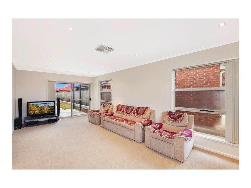 35 Henry Kendall Street, Franklin ACT 2913