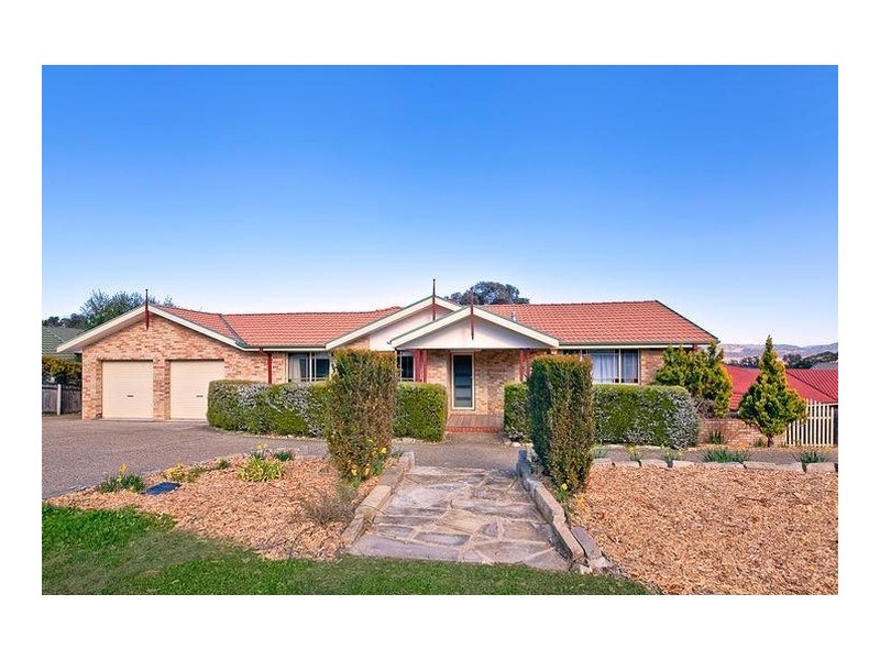 40 Halloran Drive, Jerrabomberra NSW 2619