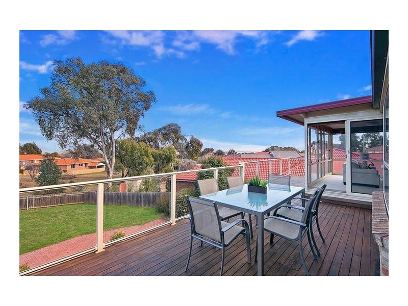 40 Halloran Drive, Jerrabomberra NSW 2619