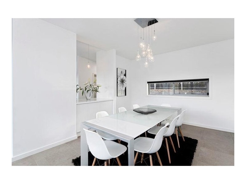 73 Waterfall Drive, Jerrabomberra NSW 2619