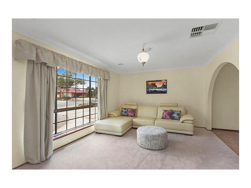 12 Poplar Crescent, Jerrabomberra NSW 2619