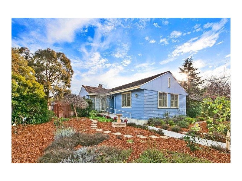 4 Arinya Street, Narrabundah ACT 2604