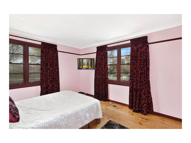 4 Arinya Street, Narrabundah ACT 2604