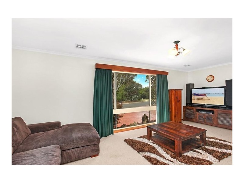 11 Kneebone Street, Bonython ACT 2905