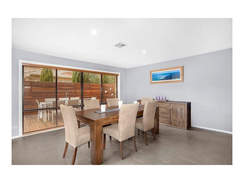 25 Bluestone Gardens, Jerrabomberra NSW 2619