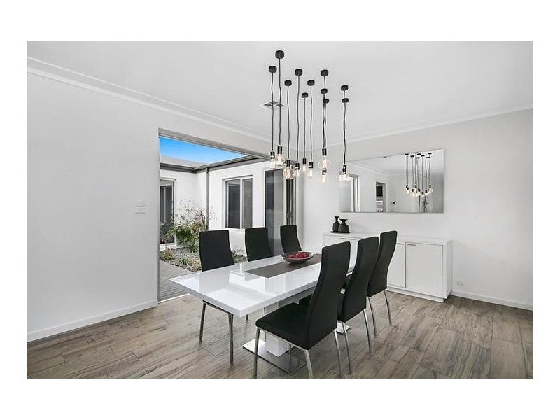 28 Patrick White Circuit, Franklin ACT 2913