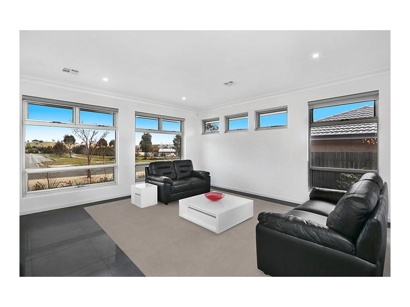 28 Patrick White Circuit, Franklin ACT 2913