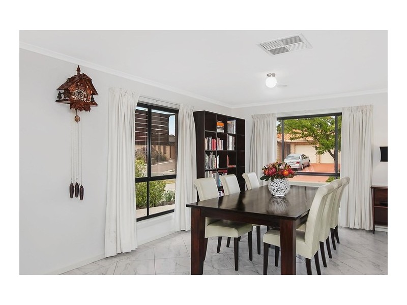 8 Dunnett Street, Dunlop ACT 2615